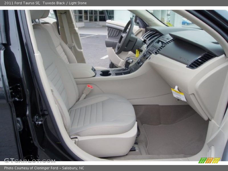  2011 Taurus SE Light Stone Interior