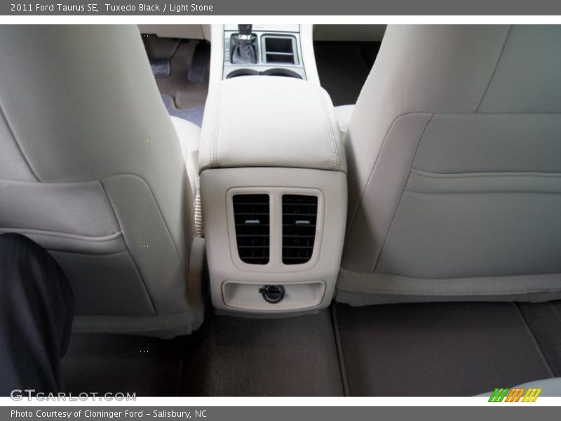 Tuxedo Black / Light Stone 2011 Ford Taurus SE