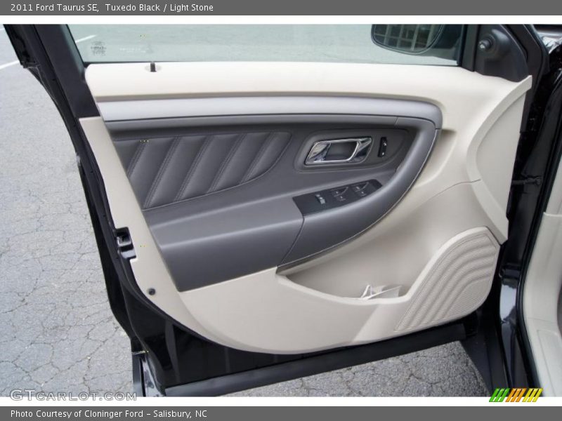 Door Panel of 2011 Taurus SE