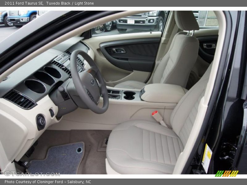 Tuxedo Black / Light Stone 2011 Ford Taurus SE
