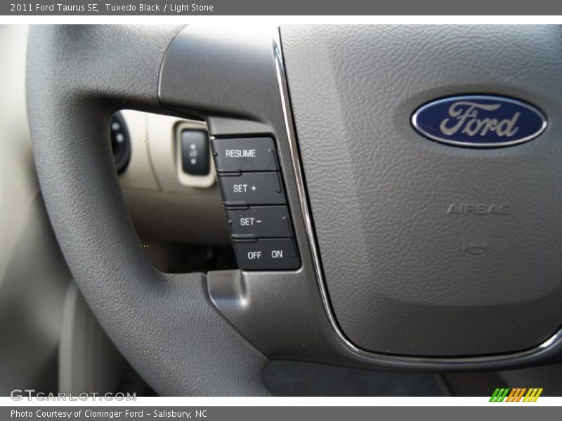 Tuxedo Black / Light Stone 2011 Ford Taurus SE