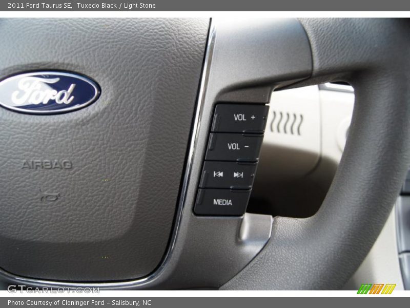 Tuxedo Black / Light Stone 2011 Ford Taurus SE