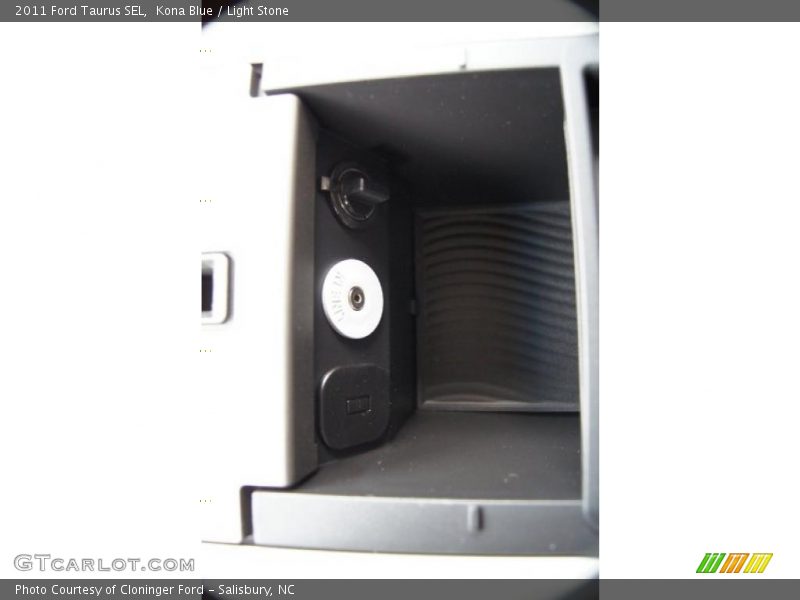 Kona Blue / Light Stone 2011 Ford Taurus SEL