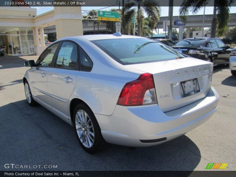 Silver Metallic / Off Black 2010 Volvo S40 2.4i