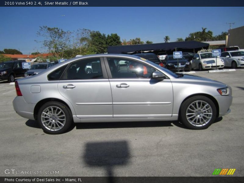 Silver Metallic / Off Black 2010 Volvo S40 2.4i