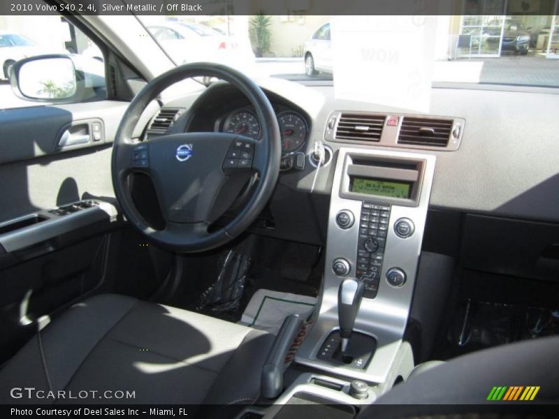 Silver Metallic / Off Black 2010 Volvo S40 2.4i