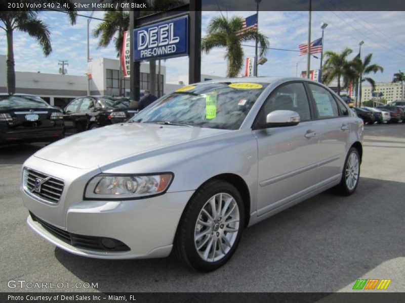 Silver Metallic / Off Black 2010 Volvo S40 2.4i