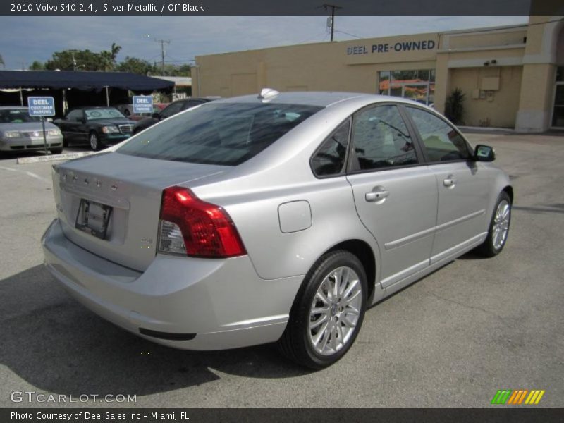 Silver Metallic / Off Black 2010 Volvo S40 2.4i