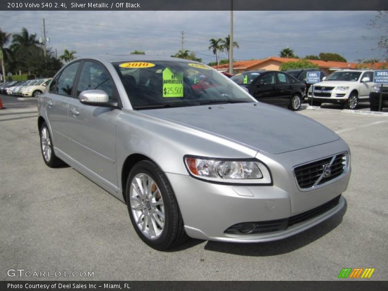 Silver Metallic / Off Black 2010 Volvo S40 2.4i