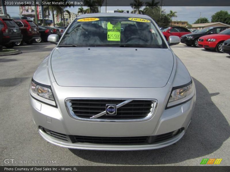 Silver Metallic / Off Black 2010 Volvo S40 2.4i