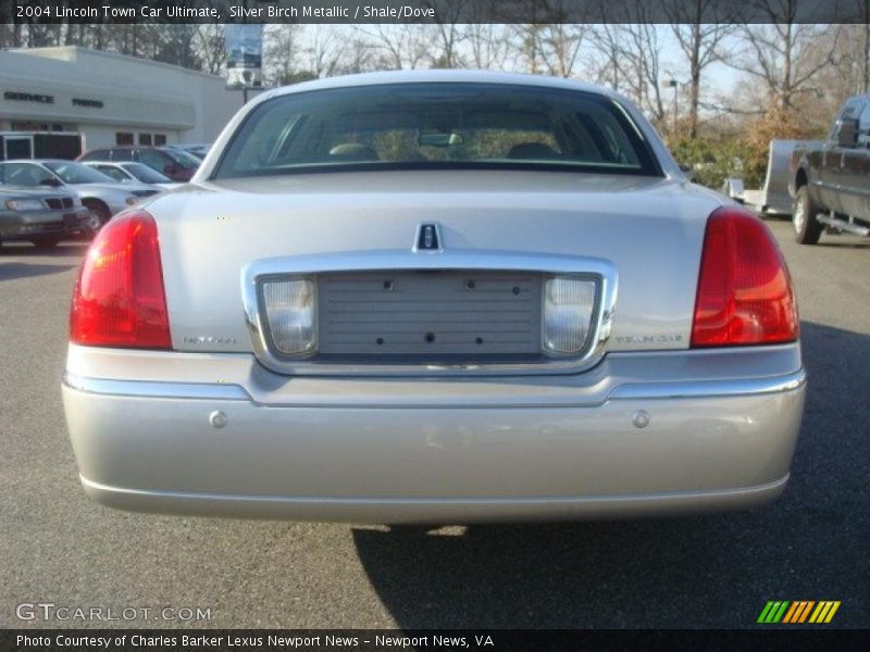 Silver Birch Metallic / Shale/Dove 2004 Lincoln Town Car Ultimate