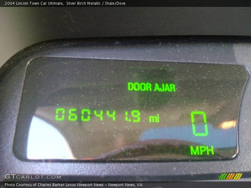 Silver Birch Metallic / Shale/Dove 2004 Lincoln Town Car Ultimate