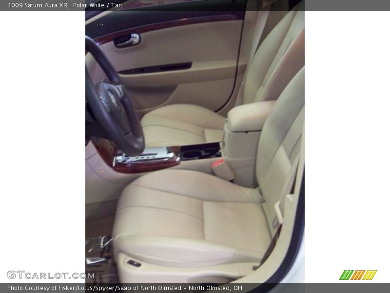 Polar White / Tan 2009 Saturn Aura XR