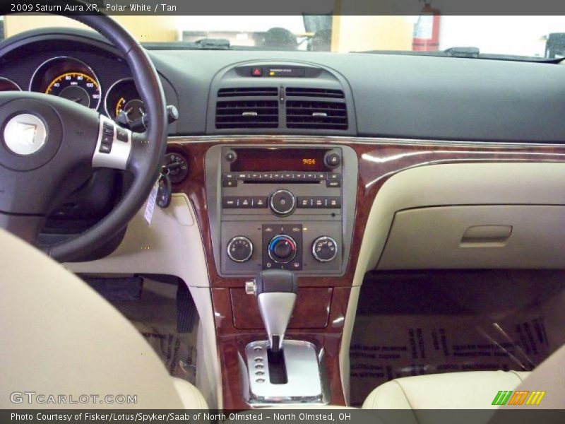 Polar White / Tan 2009 Saturn Aura XR
