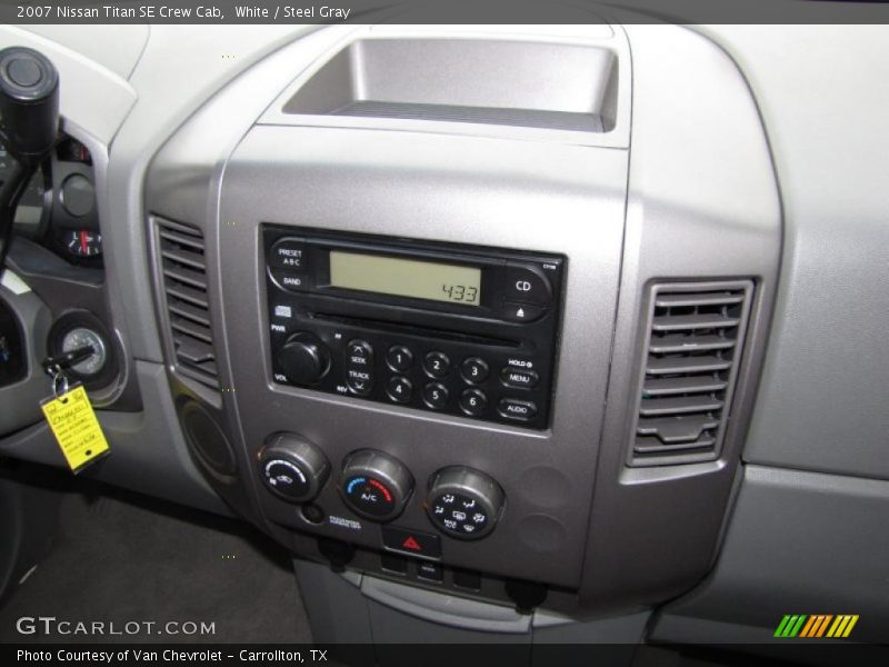 White / Steel Gray 2007 Nissan Titan SE Crew Cab