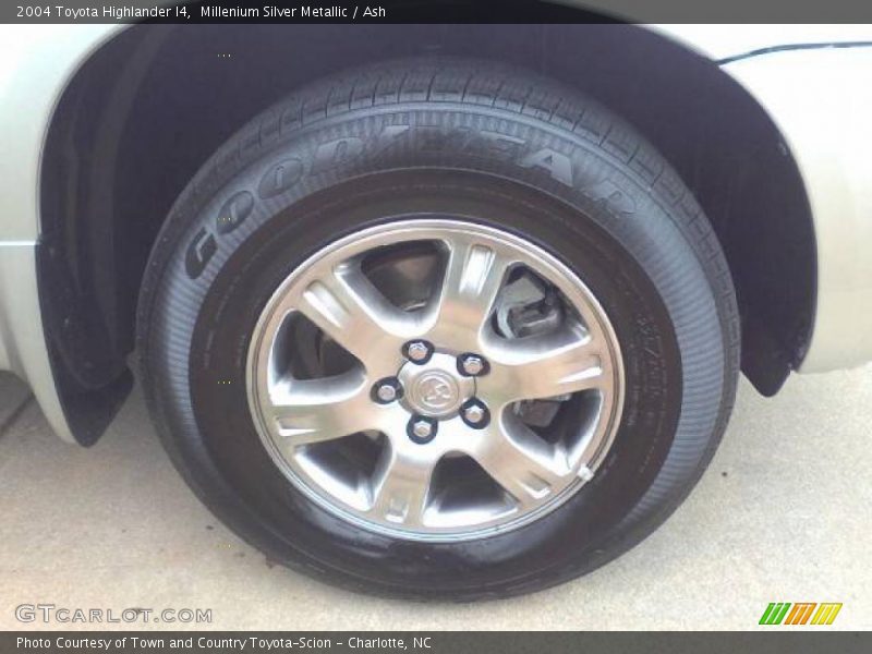 Millenium Silver Metallic / Ash 2004 Toyota Highlander I4
