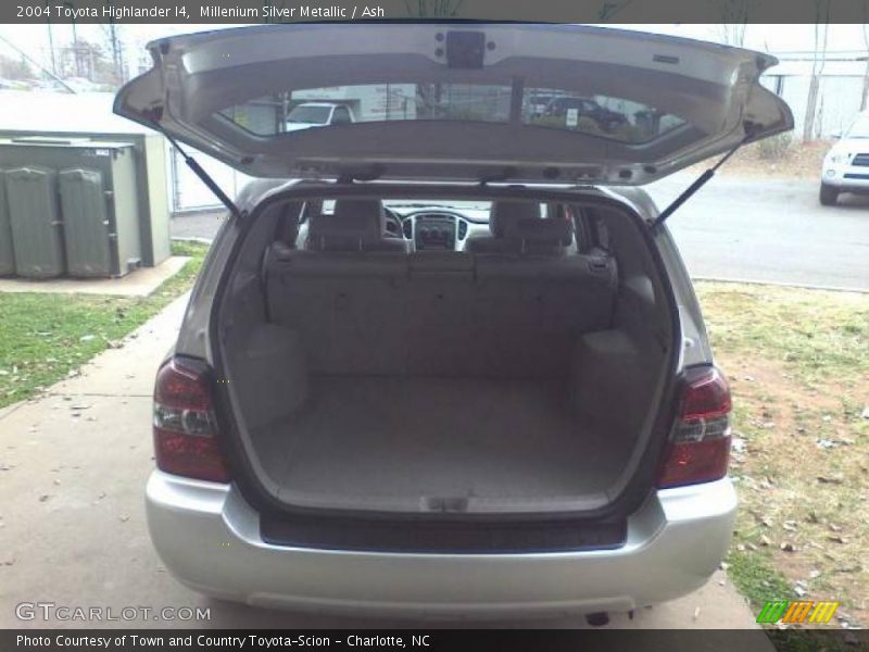 Millenium Silver Metallic / Ash 2004 Toyota Highlander I4