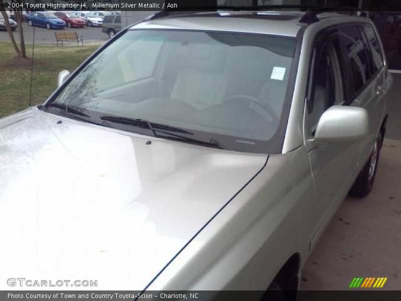 Millenium Silver Metallic / Ash 2004 Toyota Highlander I4