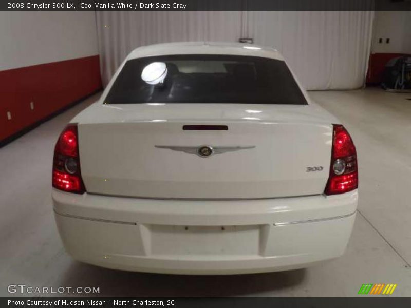 Cool Vanilla White / Dark Slate Gray 2008 Chrysler 300 LX