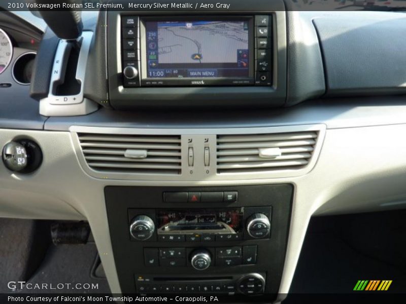 Navigation of 2010 Routan SEL Premium