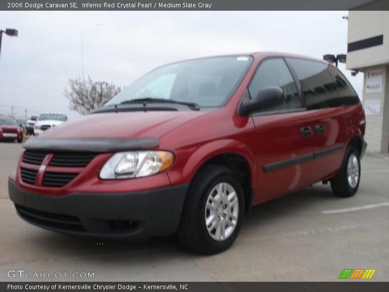 Front 3/4 View of 2006 Caravan SE