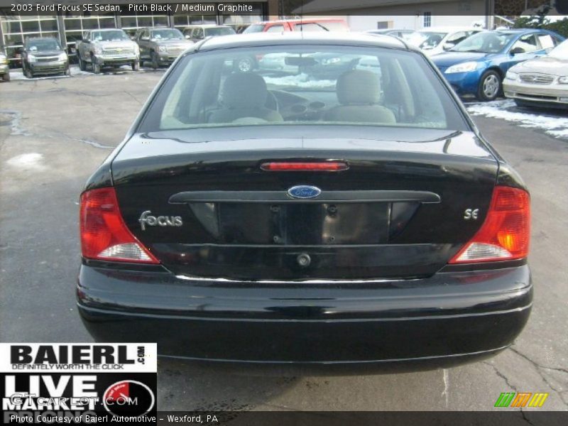 Pitch Black / Medium Graphite 2003 Ford Focus SE Sedan