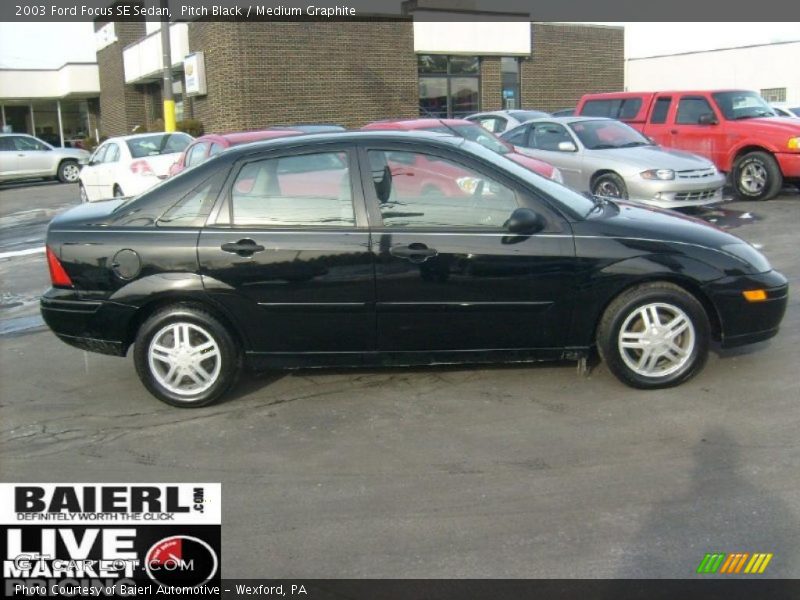 Pitch Black / Medium Graphite 2003 Ford Focus SE Sedan