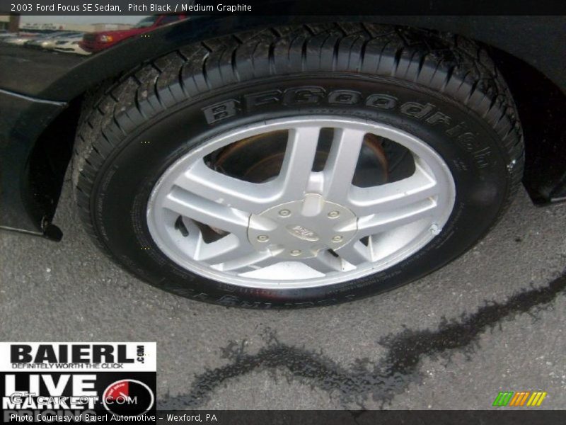 Pitch Black / Medium Graphite 2003 Ford Focus SE Sedan
