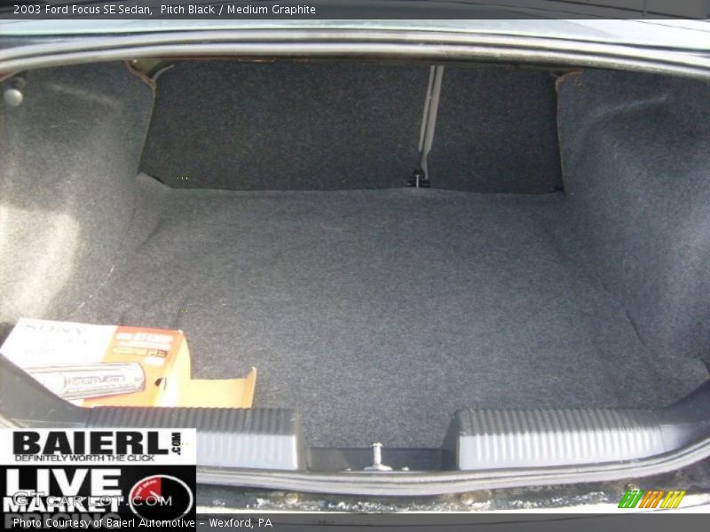 Pitch Black / Medium Graphite 2003 Ford Focus SE Sedan