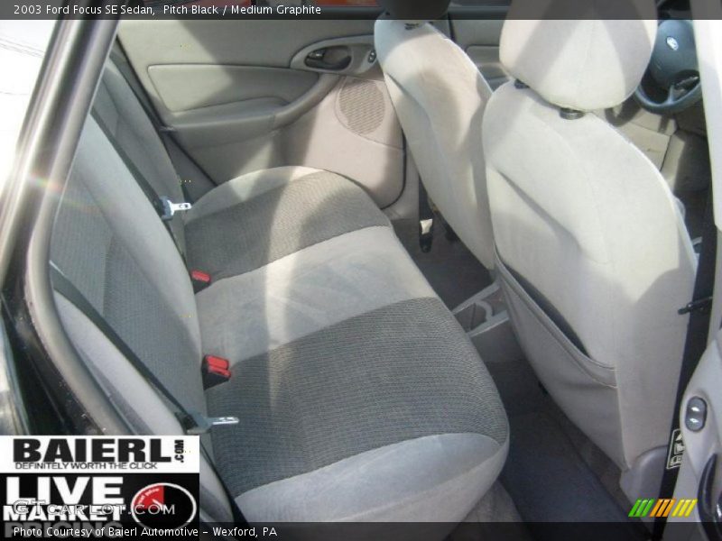 Pitch Black / Medium Graphite 2003 Ford Focus SE Sedan