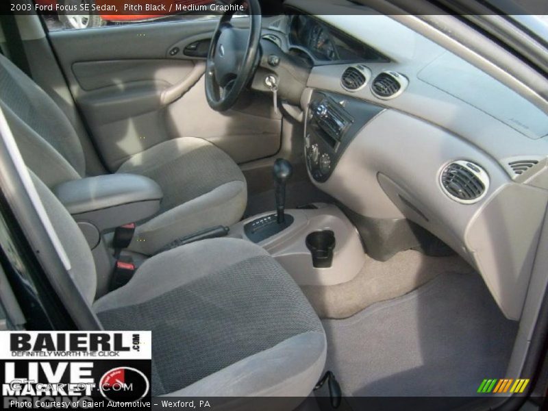 Pitch Black / Medium Graphite 2003 Ford Focus SE Sedan
