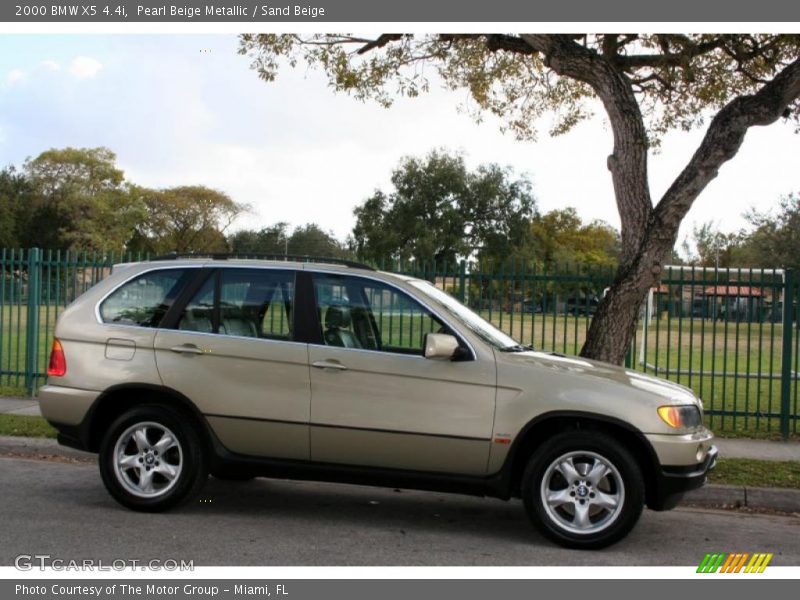 Pearl Beige Metallic / Sand Beige 2000 BMW X5 4.4i