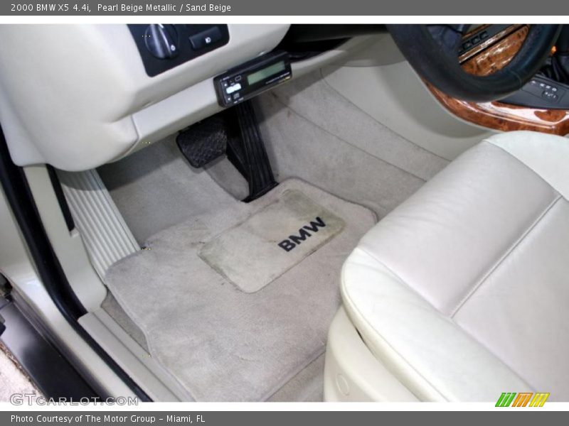 Pearl Beige Metallic / Sand Beige 2000 BMW X5 4.4i