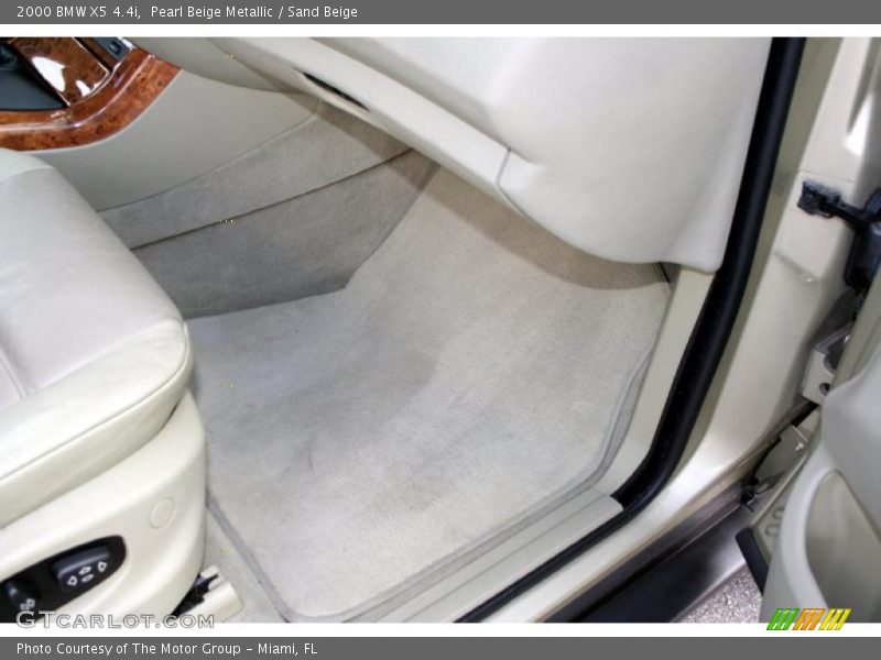 Pearl Beige Metallic / Sand Beige 2000 BMW X5 4.4i