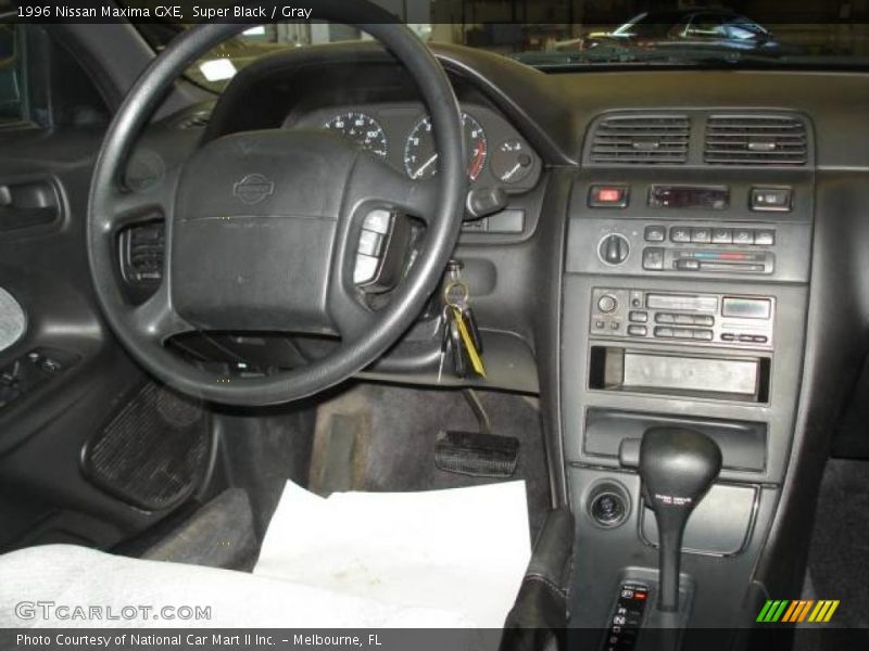 Super Black / Gray 1996 Nissan Maxima GXE