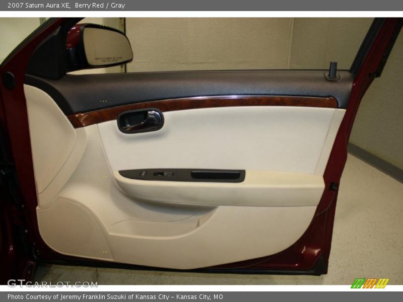 Berry Red / Gray 2007 Saturn Aura XE