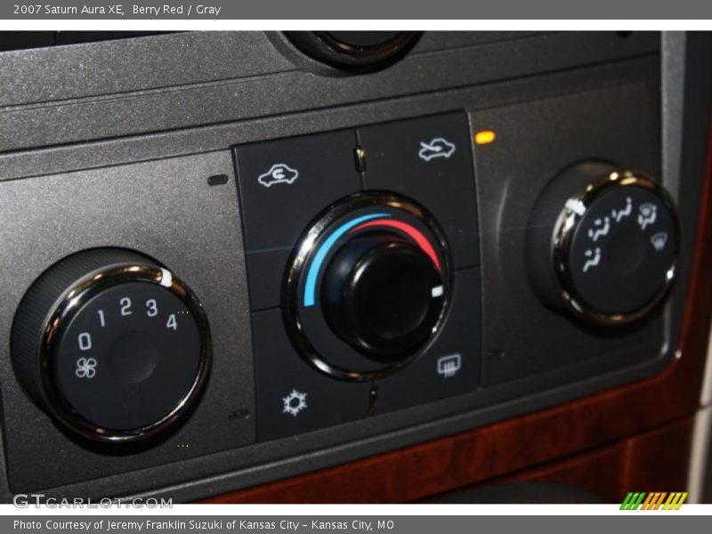 Berry Red / Gray 2007 Saturn Aura XE