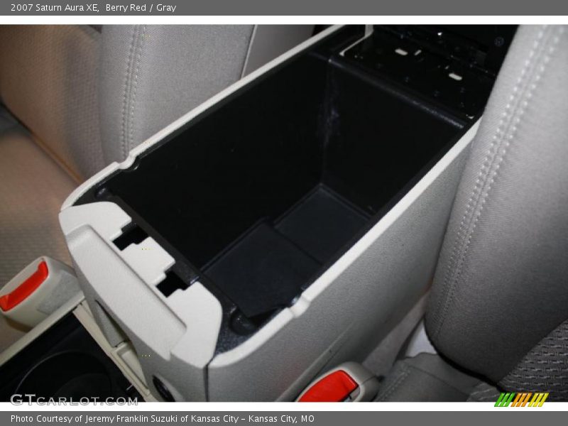 Berry Red / Gray 2007 Saturn Aura XE