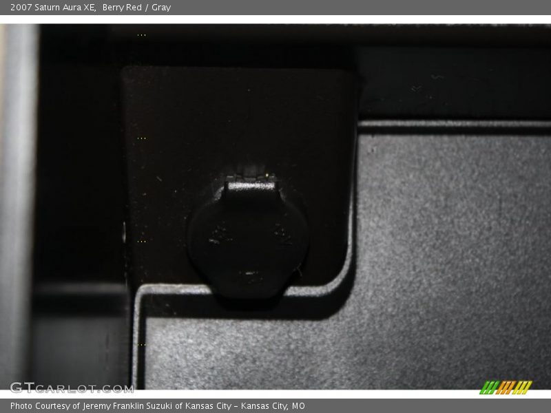 Berry Red / Gray 2007 Saturn Aura XE