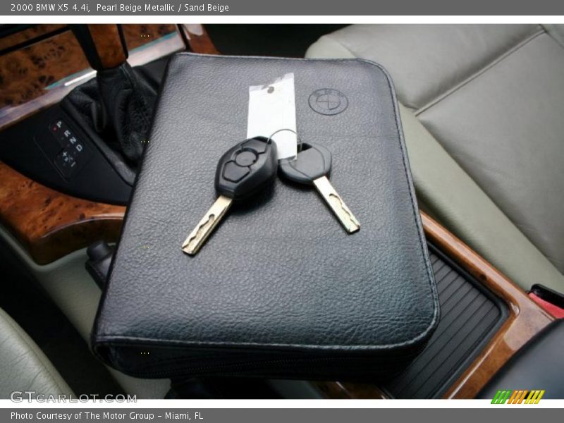 Pearl Beige Metallic / Sand Beige 2000 BMW X5 4.4i