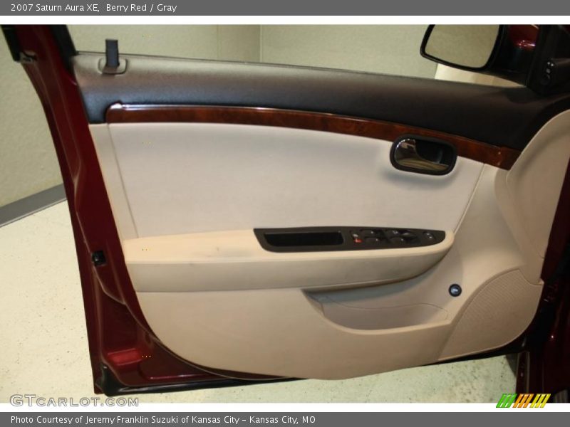 Berry Red / Gray 2007 Saturn Aura XE
