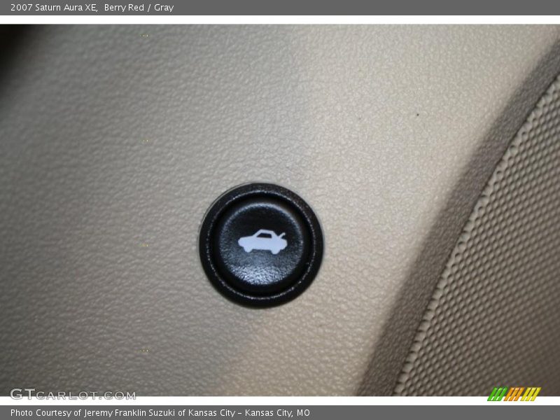 Berry Red / Gray 2007 Saturn Aura XE