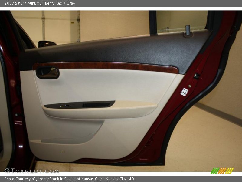 Berry Red / Gray 2007 Saturn Aura XE