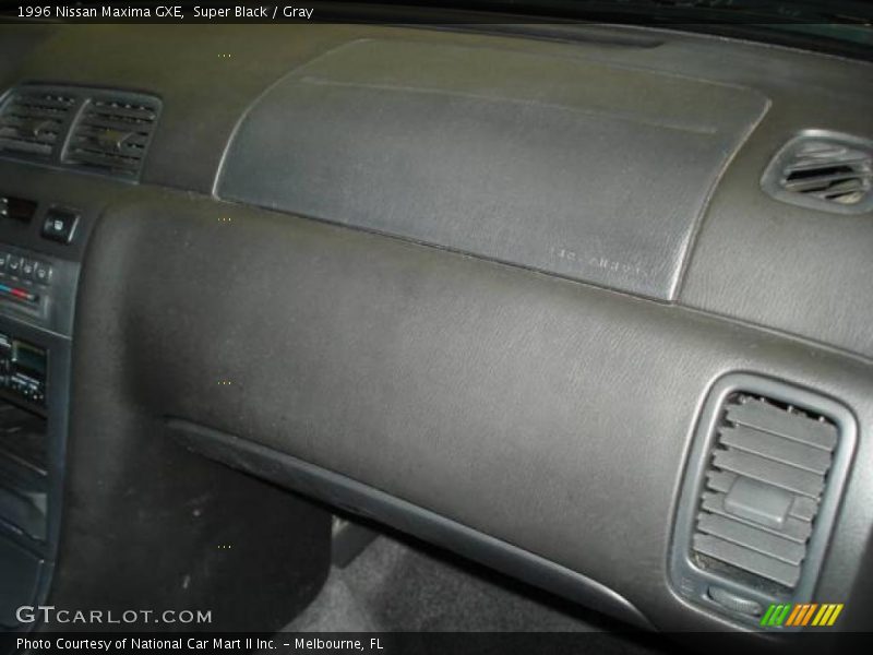 Super Black / Gray 1996 Nissan Maxima GXE