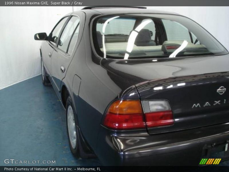 Super Black / Gray 1996 Nissan Maxima GXE