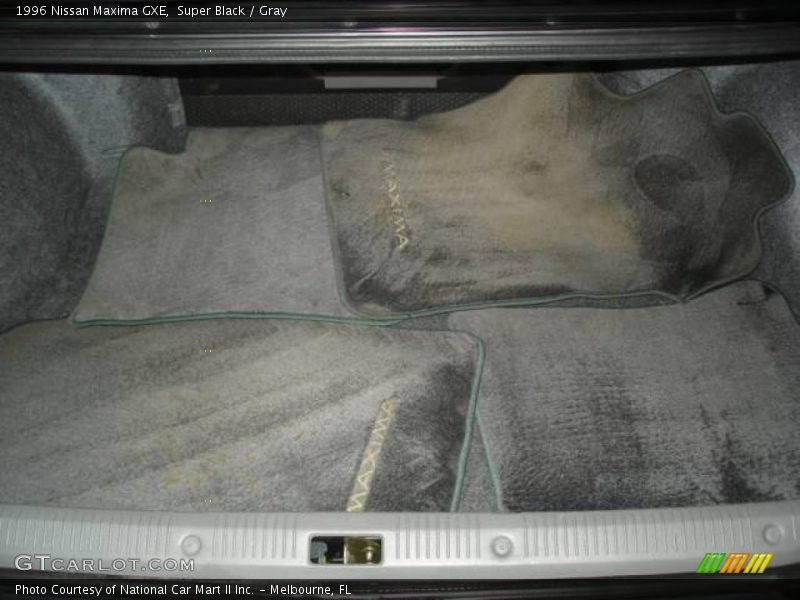 Super Black / Gray 1996 Nissan Maxima GXE