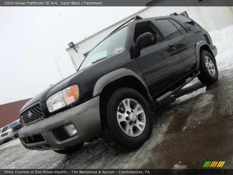 Super Black / Parchment 2000 Nissan Pathfinder SE 4x4