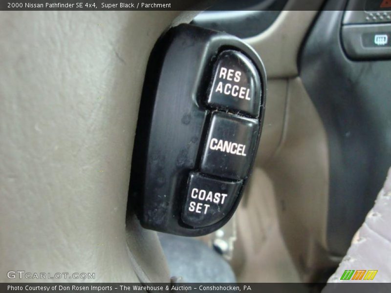 Super Black / Parchment 2000 Nissan Pathfinder SE 4x4