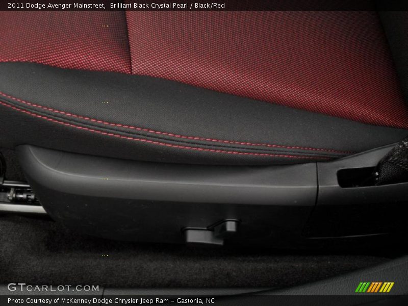 Brilliant Black Crystal Pearl / Black/Red 2011 Dodge Avenger Mainstreet