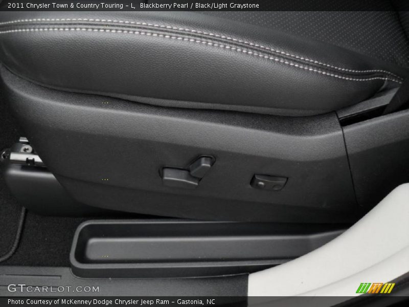 Blackberry Pearl / Black/Light Graystone 2011 Chrysler Town & Country Touring - L